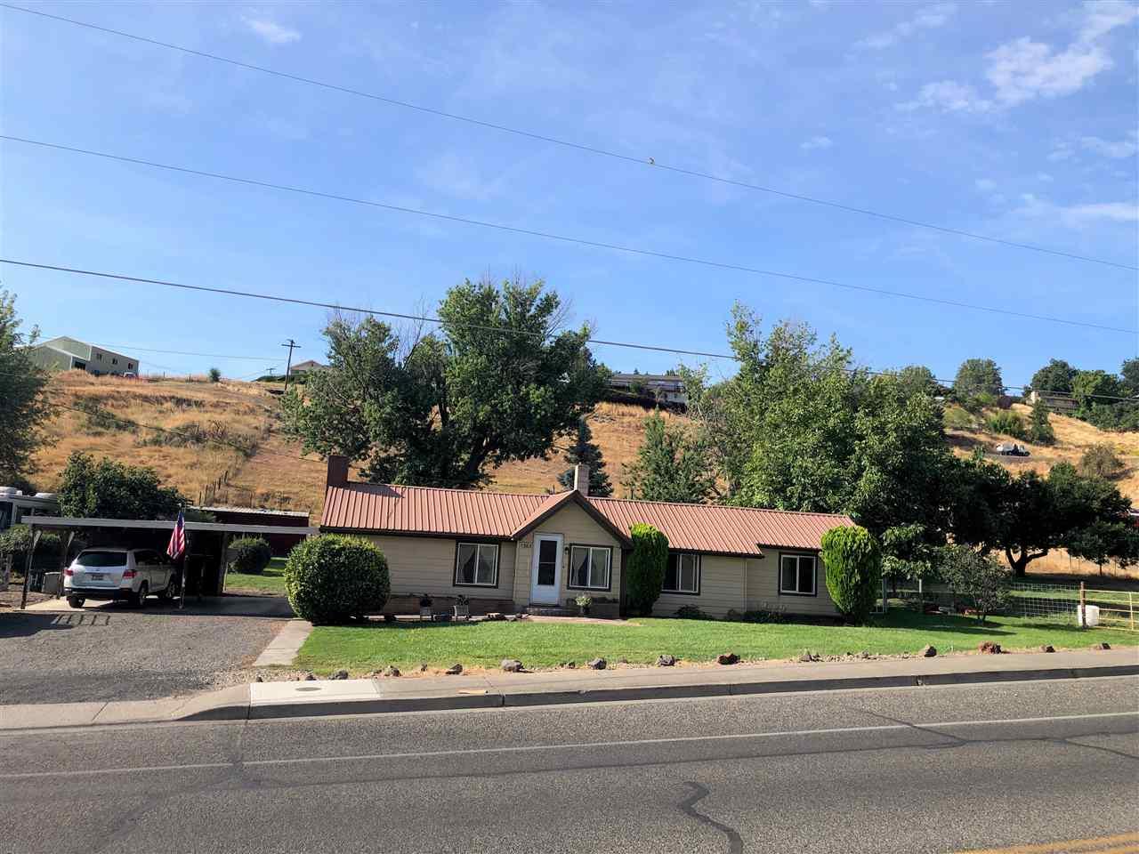 1363 Peaslee Ave - Photo 1