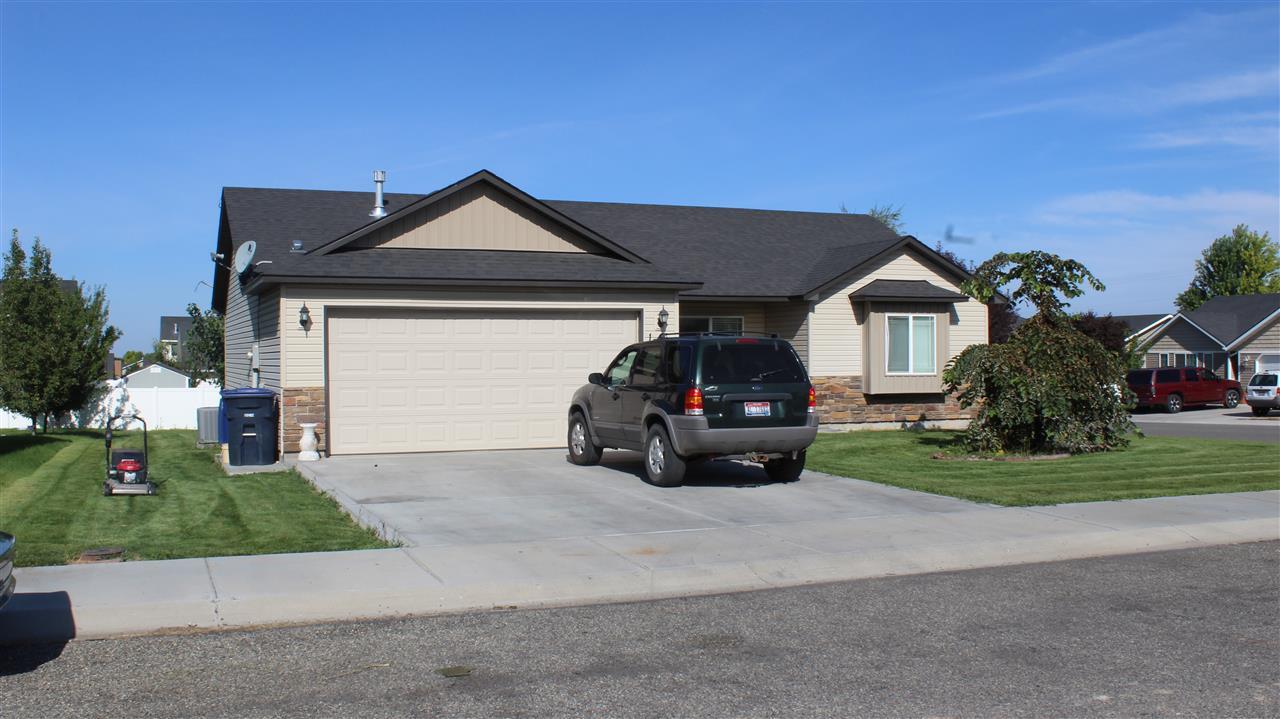1605 Cedar St - Photo 1