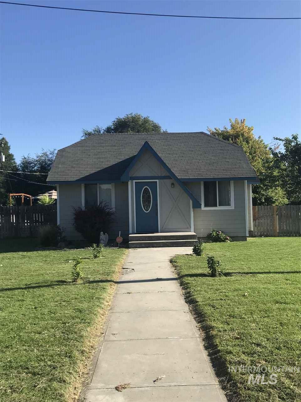 934 3rd Avenue - Photo 1