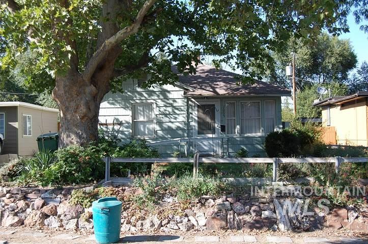 1035 8th Ave - Photo 1