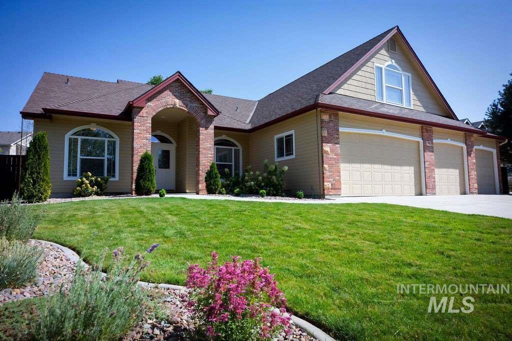 922 Windham - Photo 1