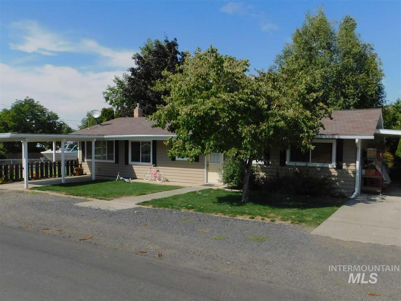 835 Park Avenue - Photo 1