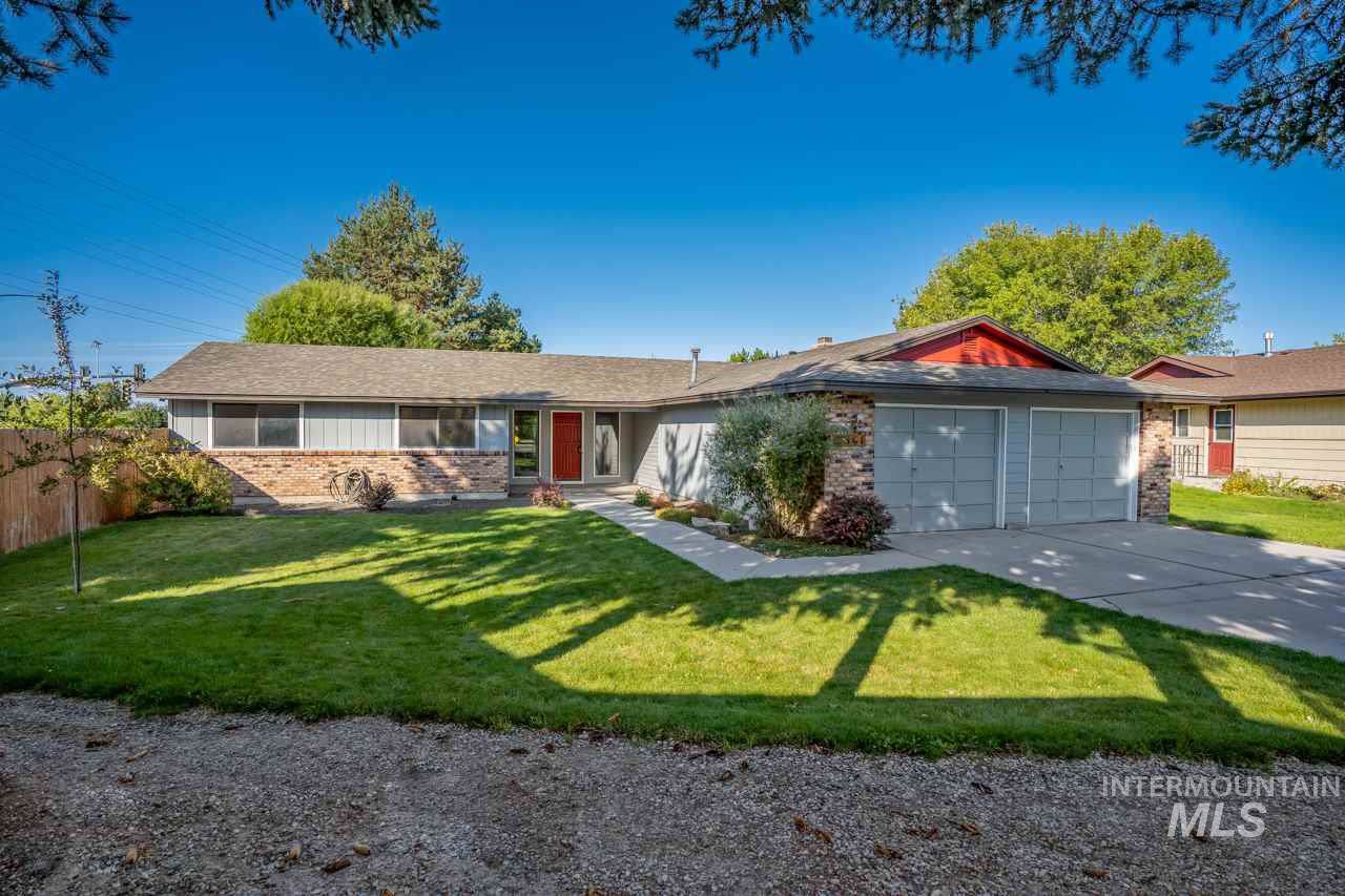 7361 Danbury - Photo 1