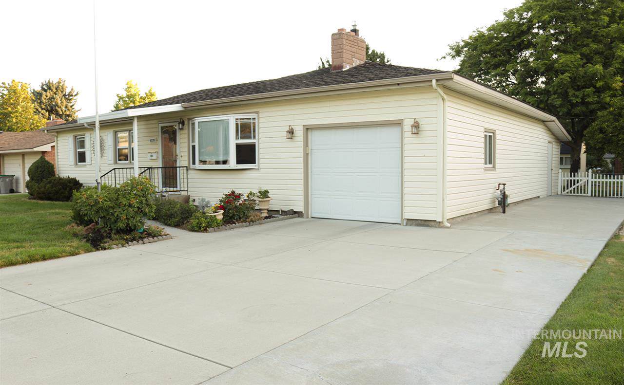 6520 Holiday Dr - Photo 1