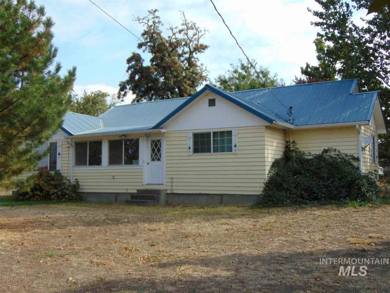1433 Highland Ave - Photo 1