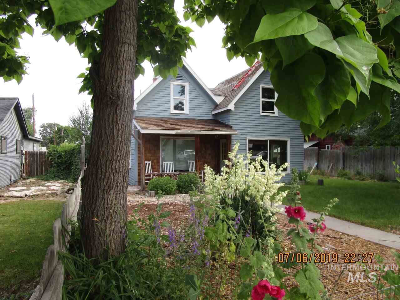 1437 8th Ave E - Photo 1