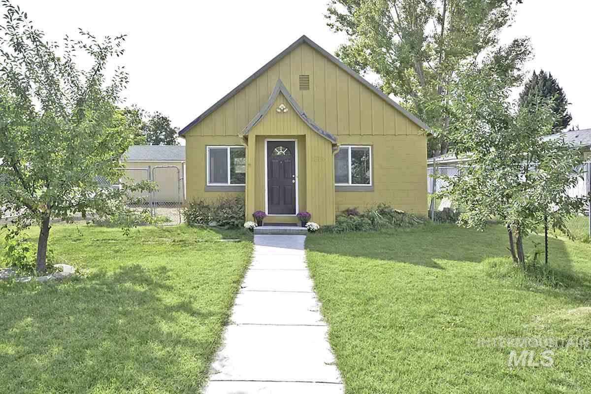 1324 Maple - Photo 1