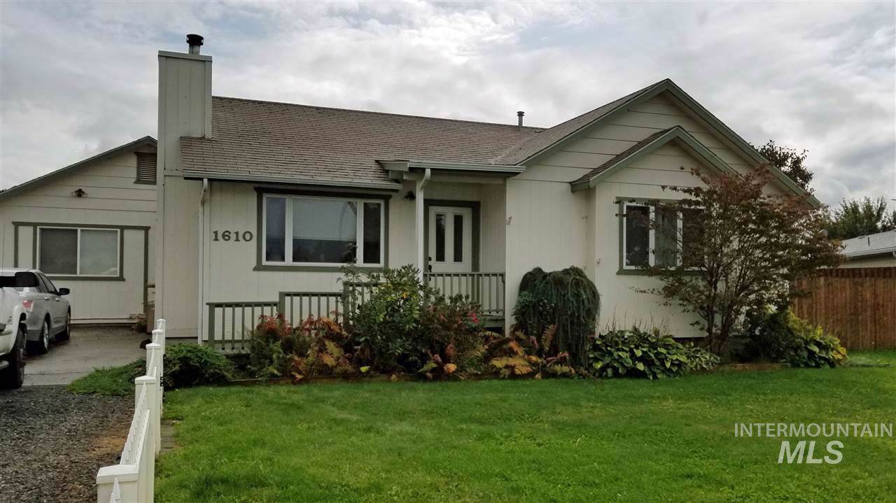 1610 Ripon Avenue - Photo 1