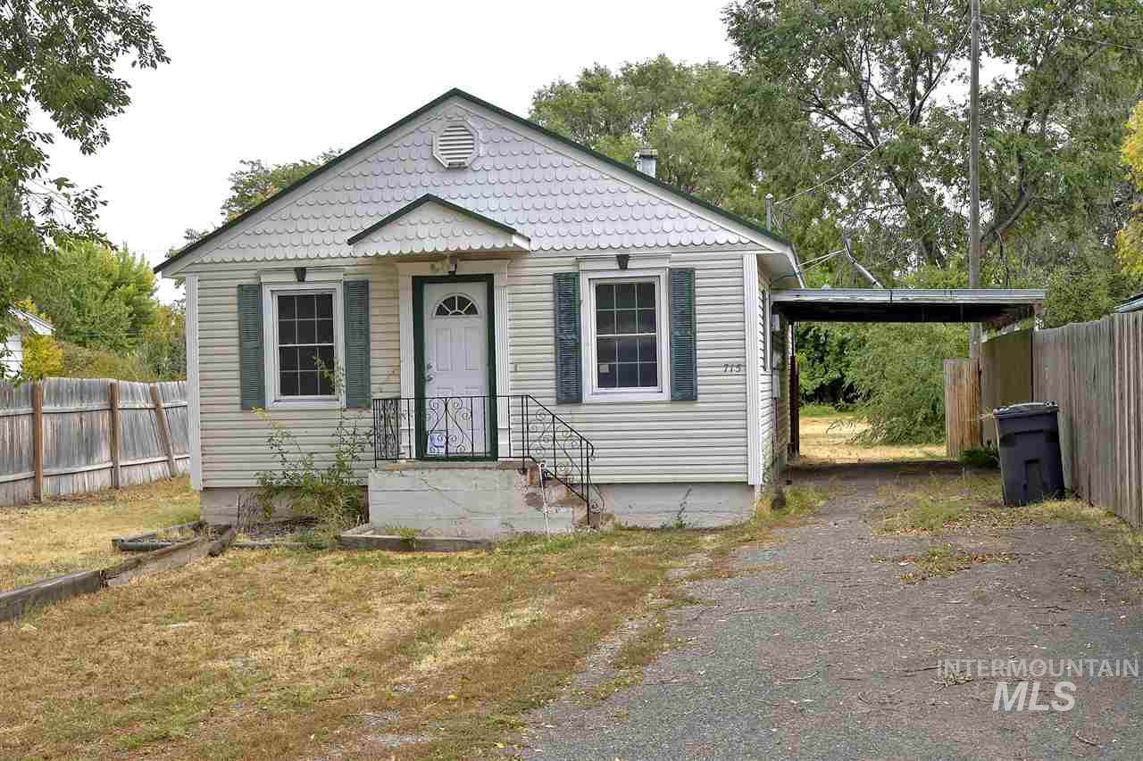 715 Adell Ave - Photo 1