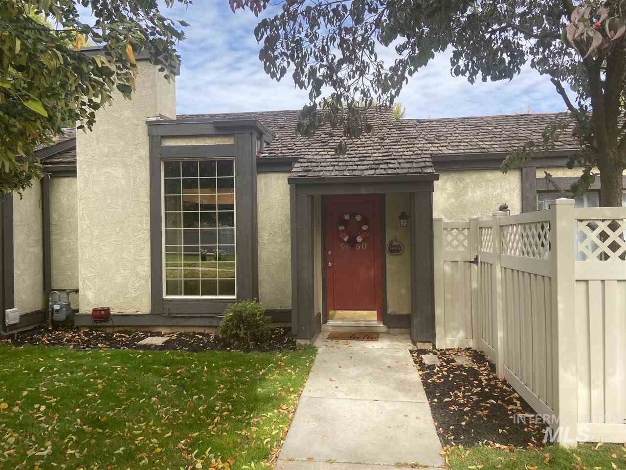 9850 Westview - Photo 1