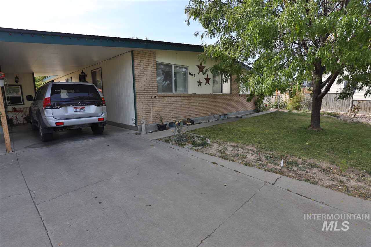 1642 Bel Air Cir - Photo 1