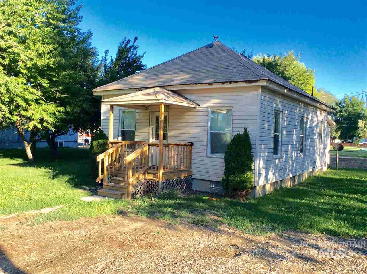112 4th St - Photo 1