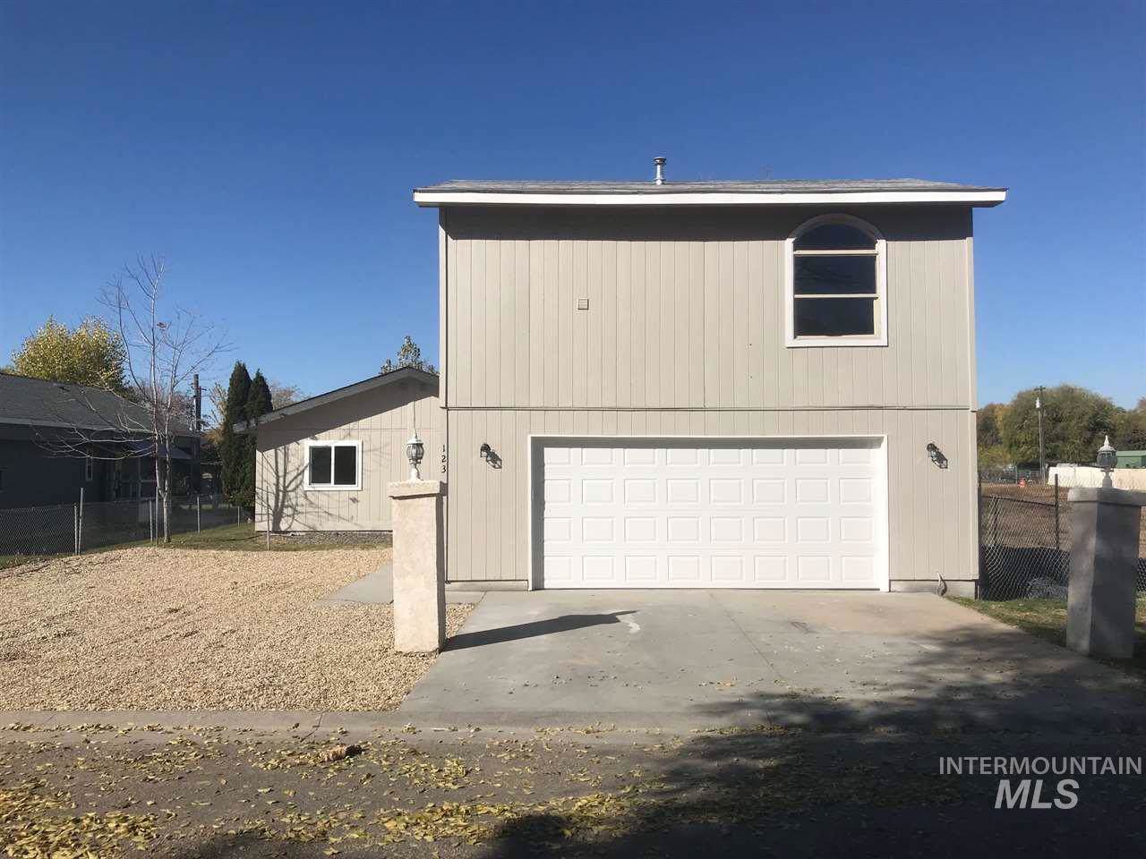 123 2nd Ave N - Photo 1