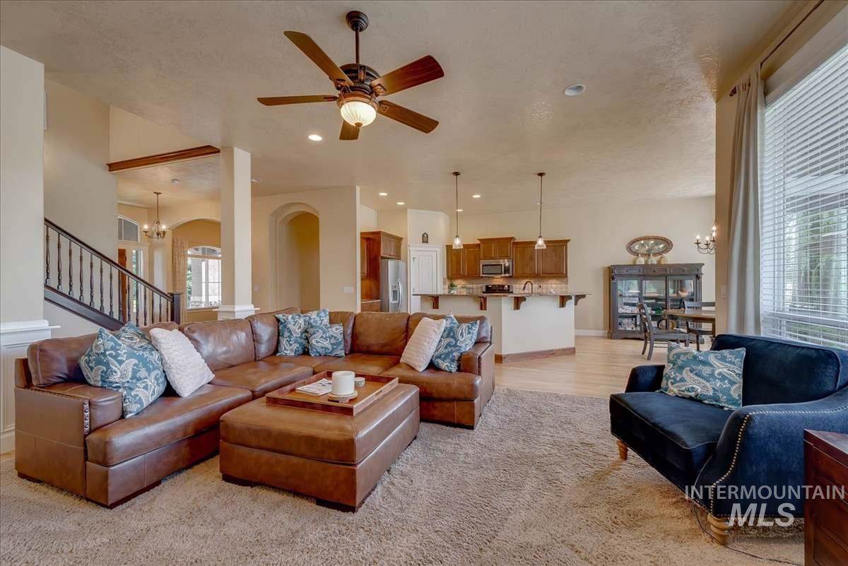 2211 Beatrice - Photo 1