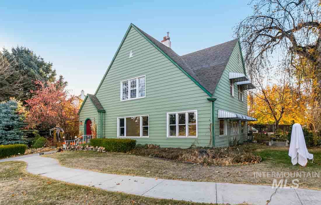 720 16th Ave N - Photo 1