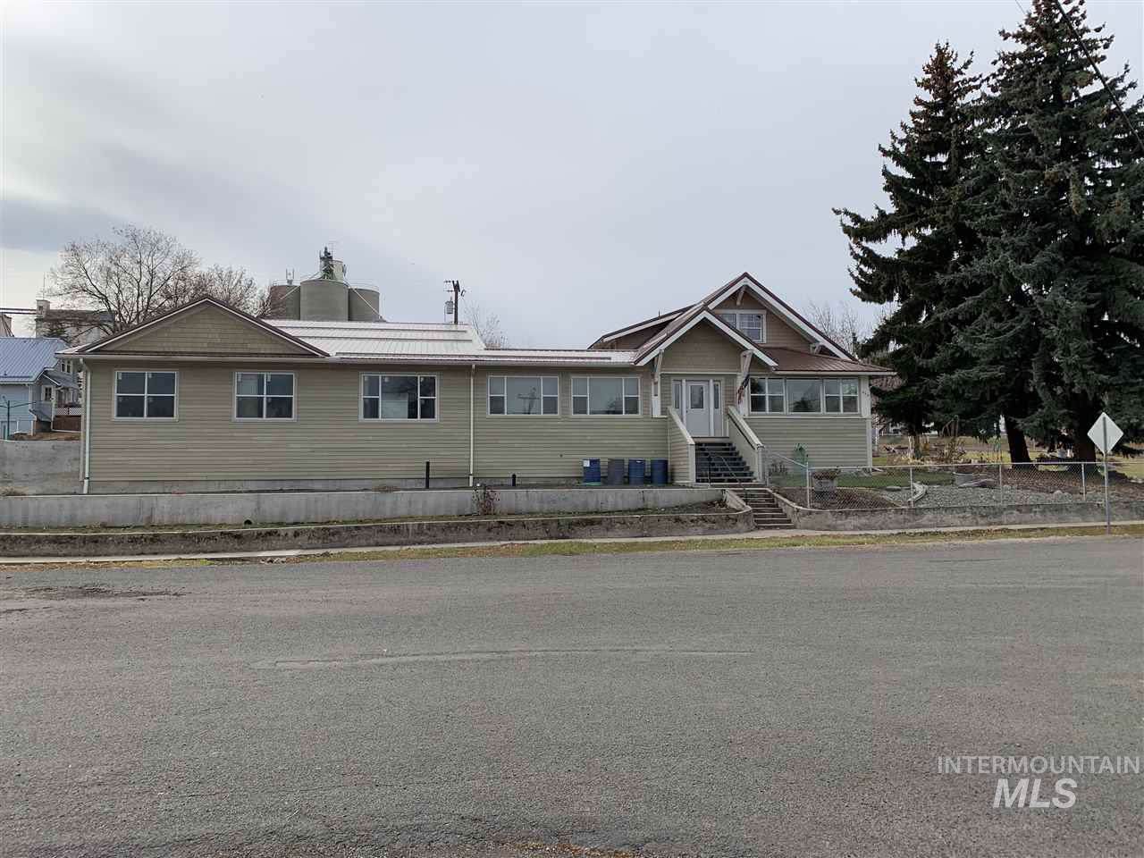 605 1st South St - Photo 1