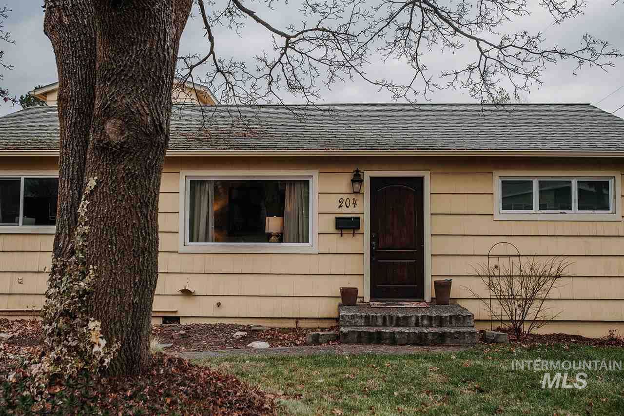 204 Grant - Photo 1