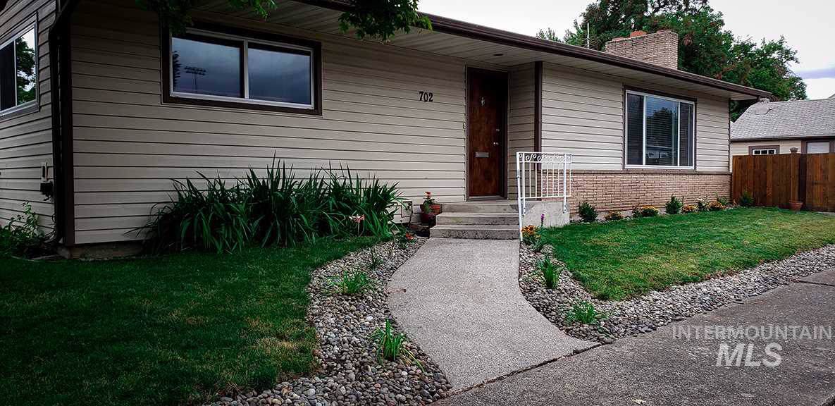 702 9th Ave - Photo 1