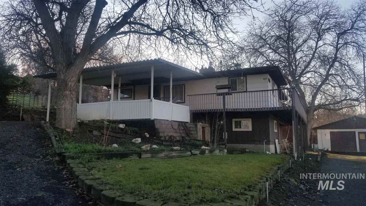 831 18th Ave - Photo 1