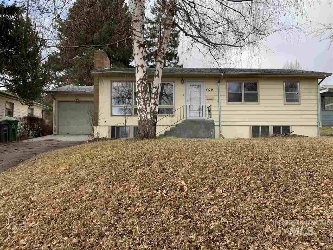 409 Grant - Photo 1