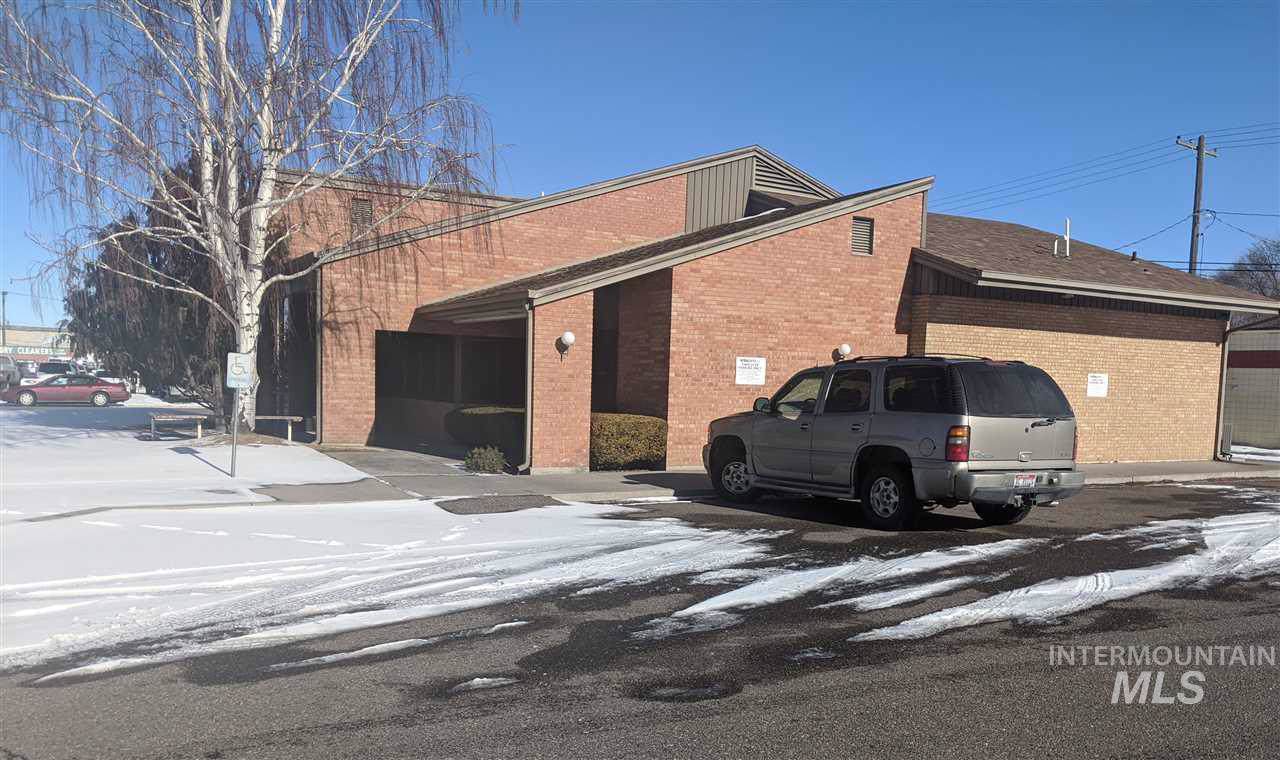 1305 Albion Ave - Photo 1