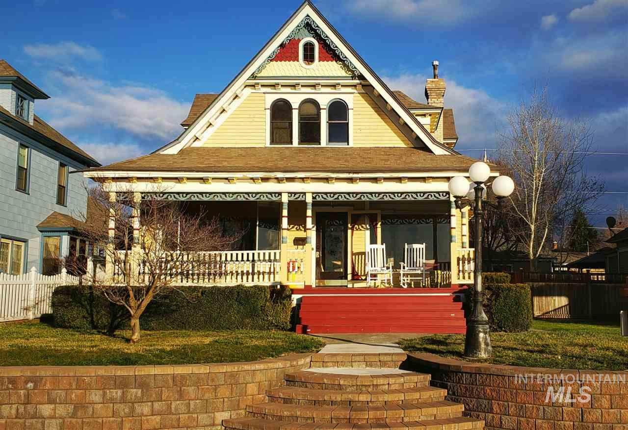 207 Prospect Ave - Photo 1