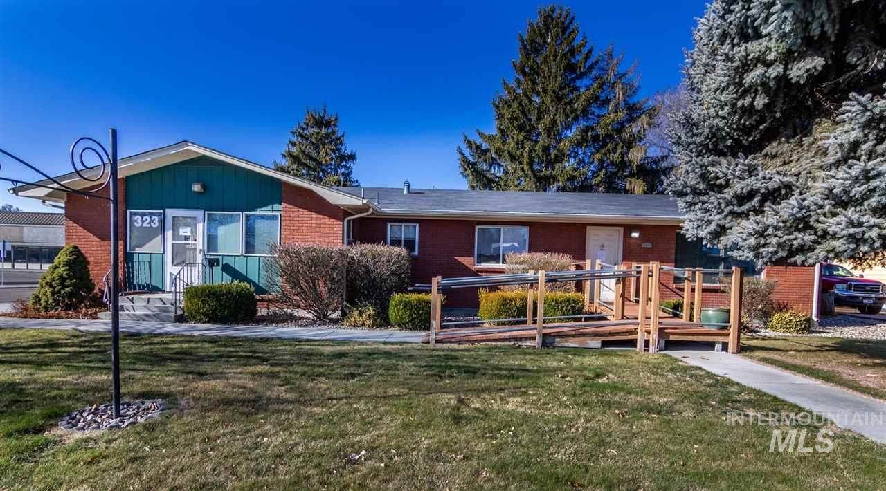 323 12th Ave Rd - Photo 1