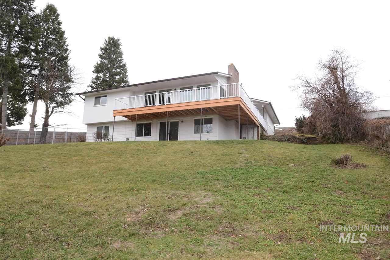 1514 Hillcrest Way - Photo 1