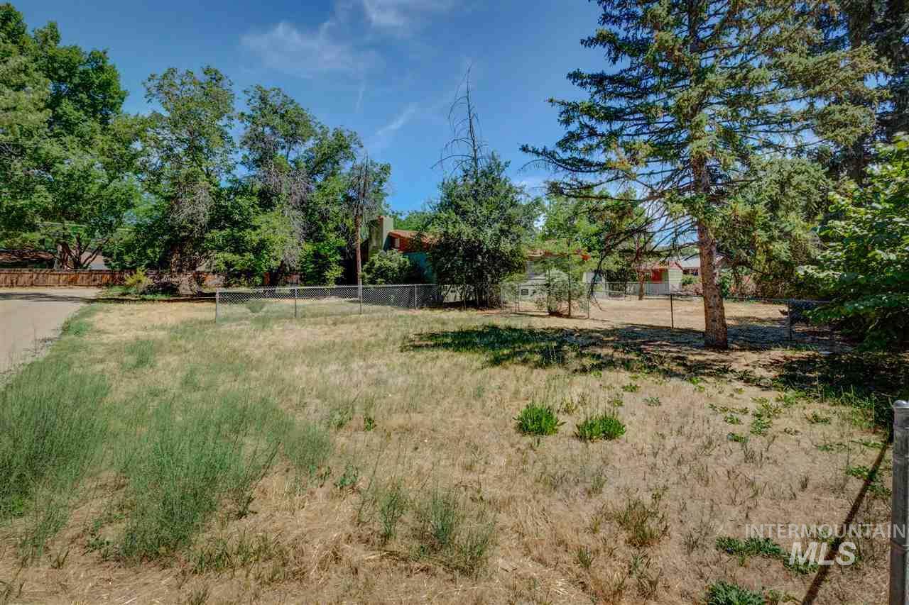 8005 Queen Street - Photo 1