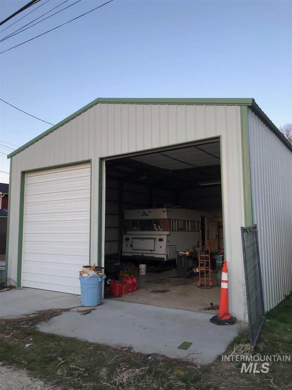 1819 Shoshone - Photo 1