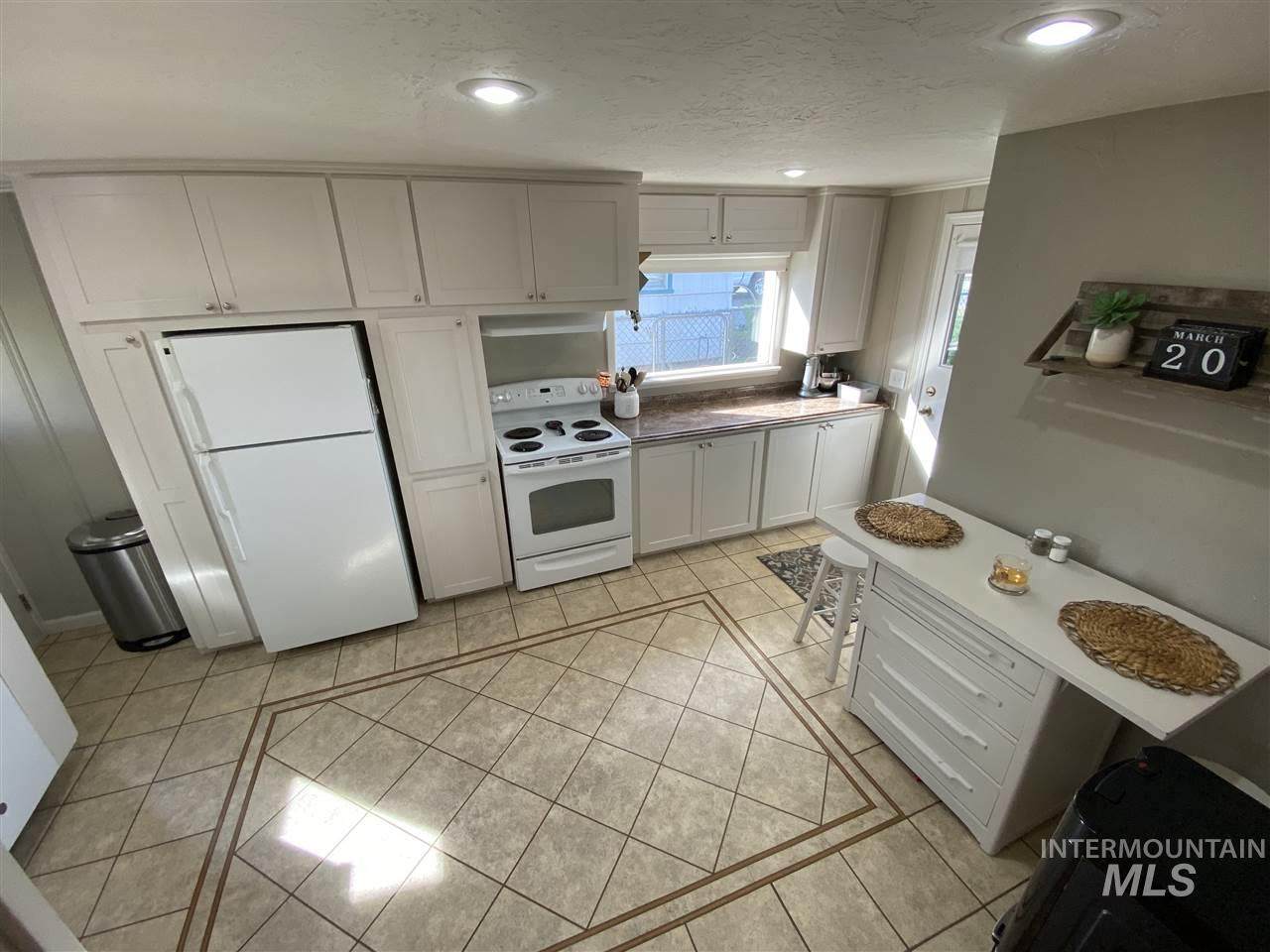 133 N. Garden Court - Photo 1