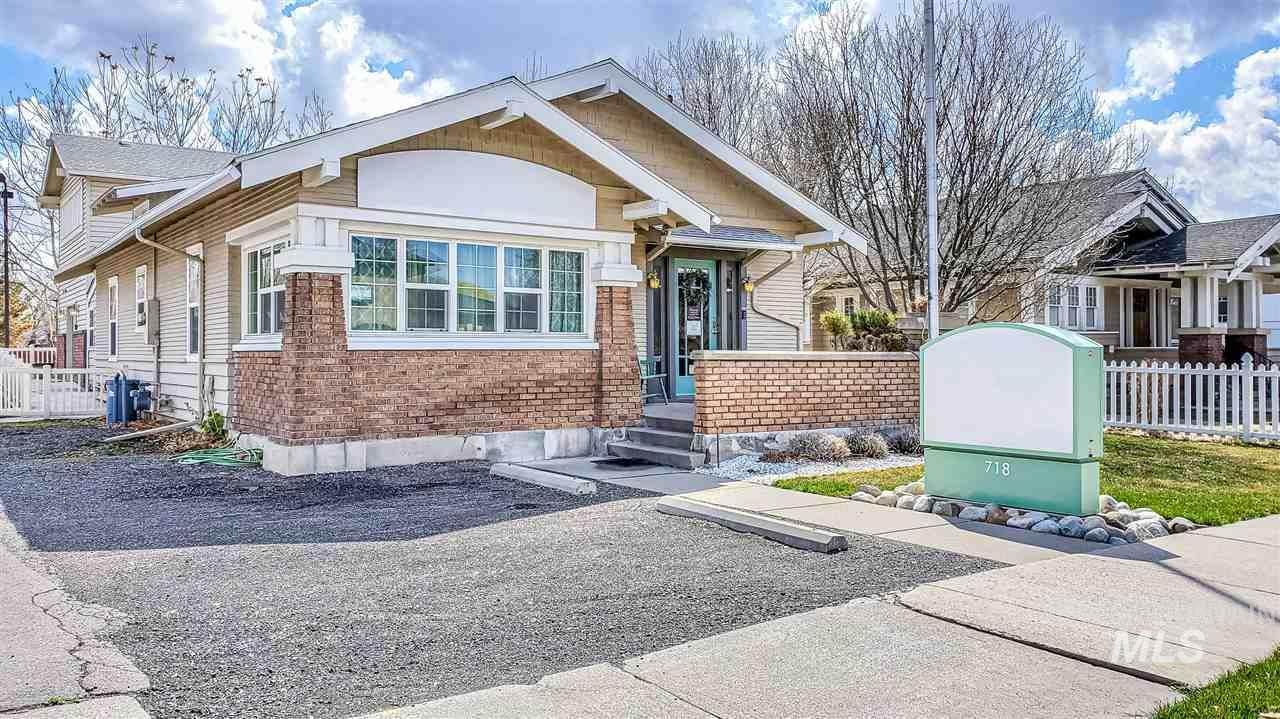 718 Shoshone St. E - Photo 1