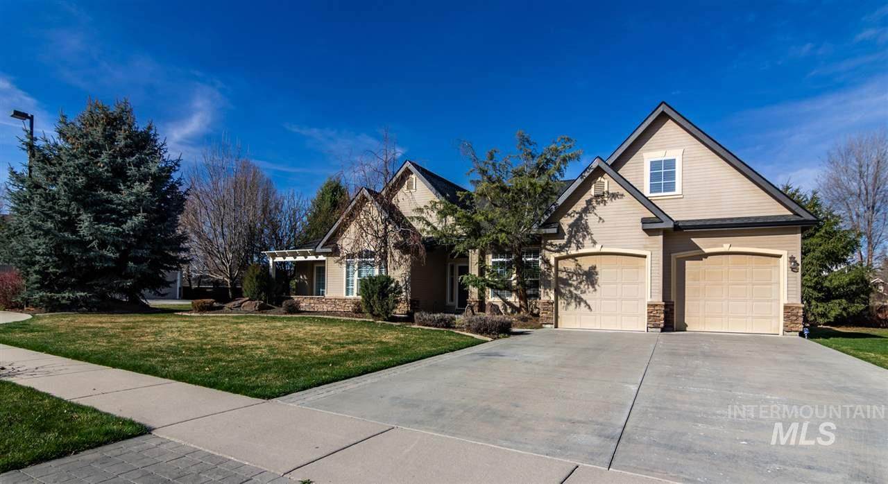 905 Beachwood Street - Photo 1