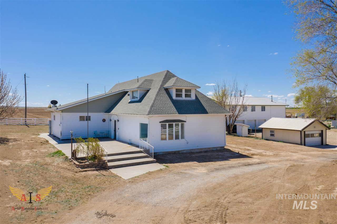 2051 3900 N - Photo 1 2051 3900 N - Photo 1