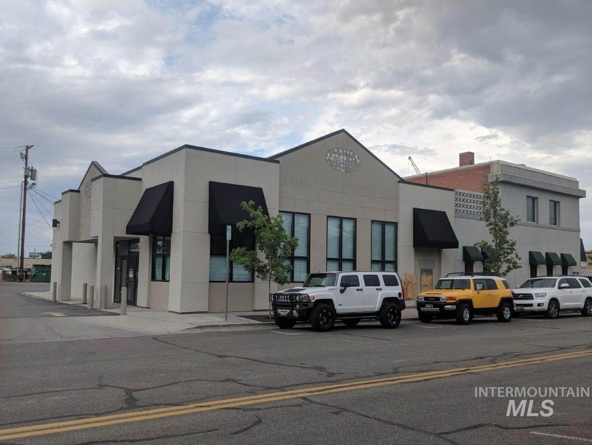 113 Idaho Ave - Photo 1