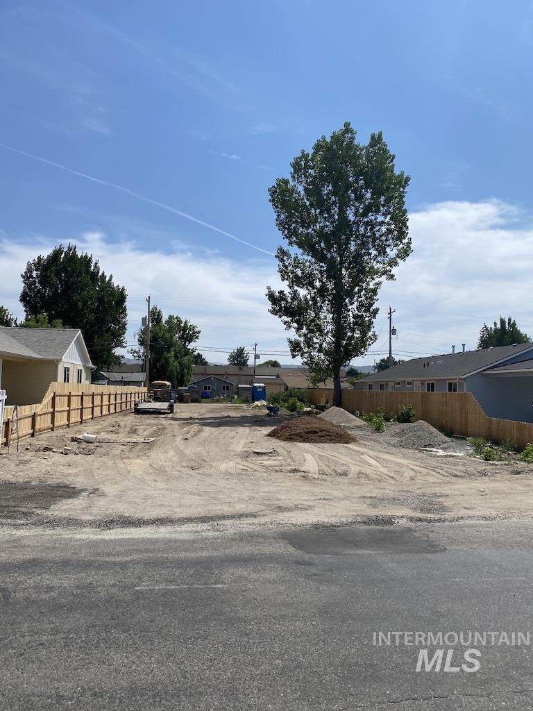 1016 S Boise Ave - Photo 1