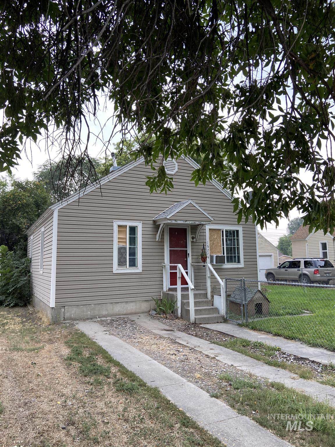1629 Hansen Ave - Photo 1