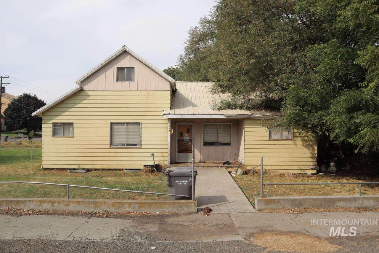 172 5th Street - Photo 1