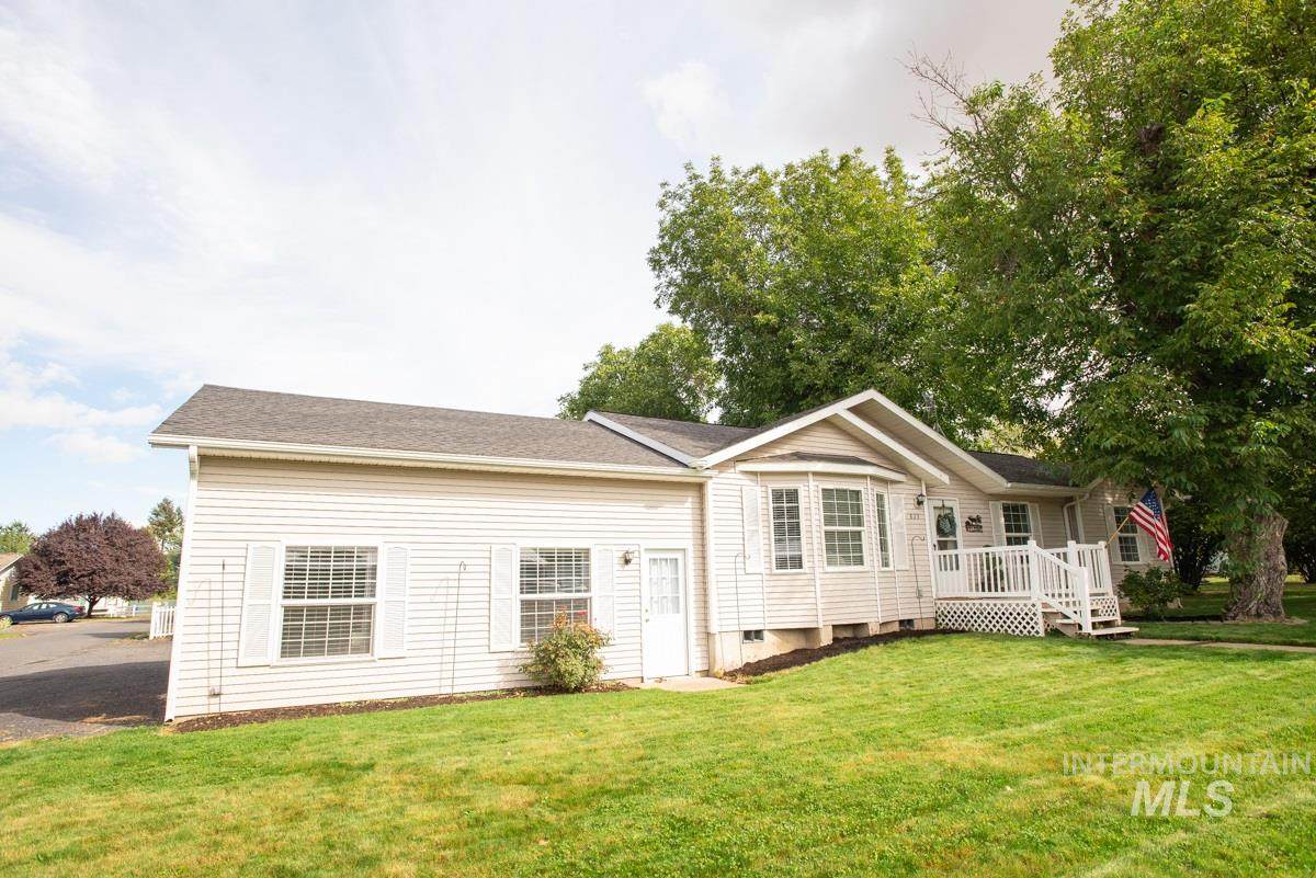 833 Burrell Ave - Photo 1