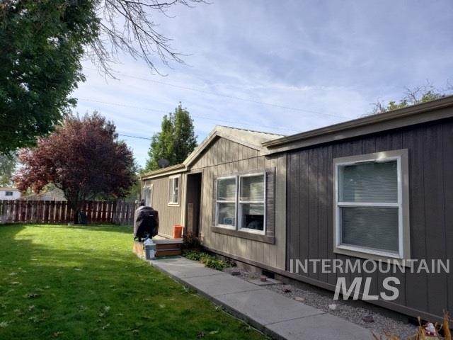 914 Victoria Ave - Photo 1