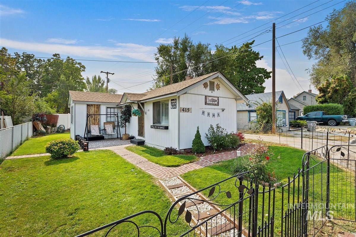 415 Roosevelt Ave - Photo 1