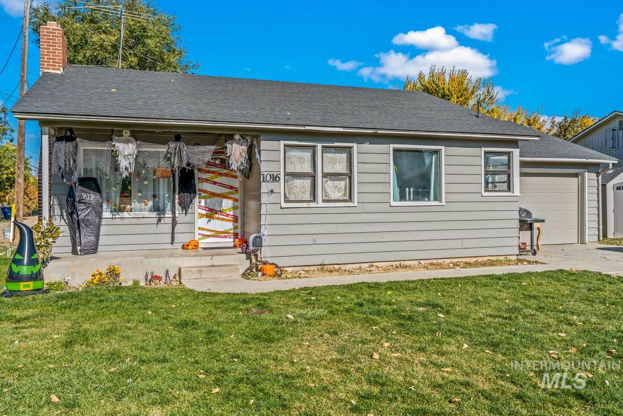 1016 Sheridan - Photo 1