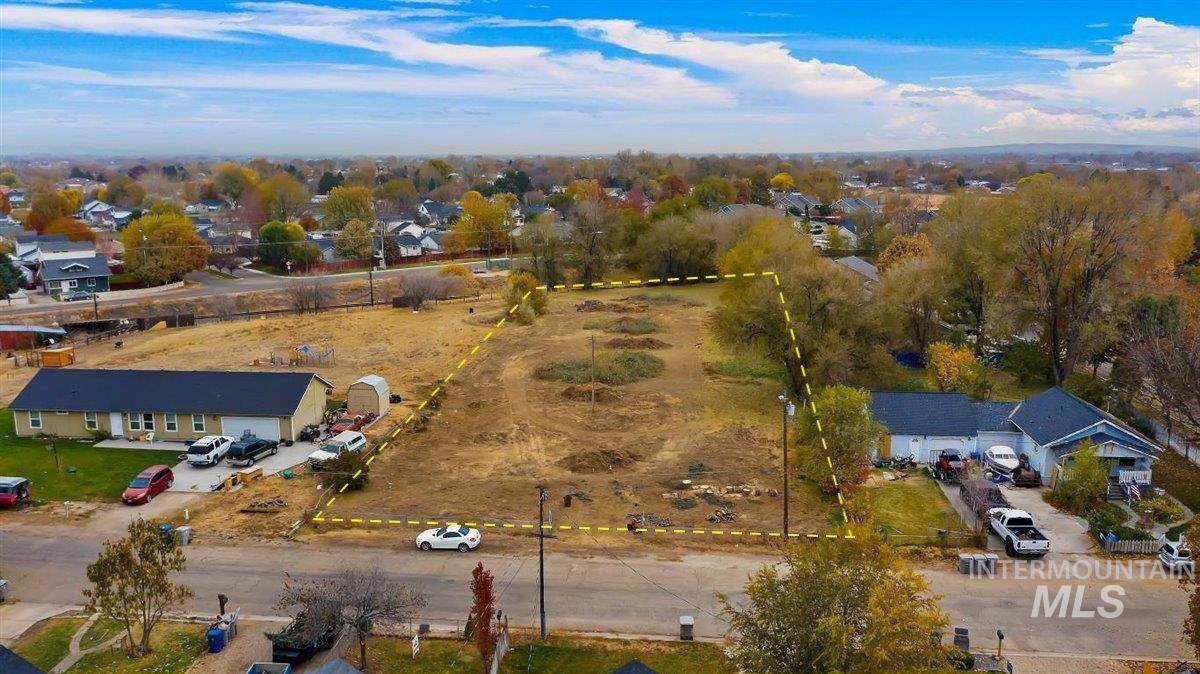 516 20th Ave N - Photo 1