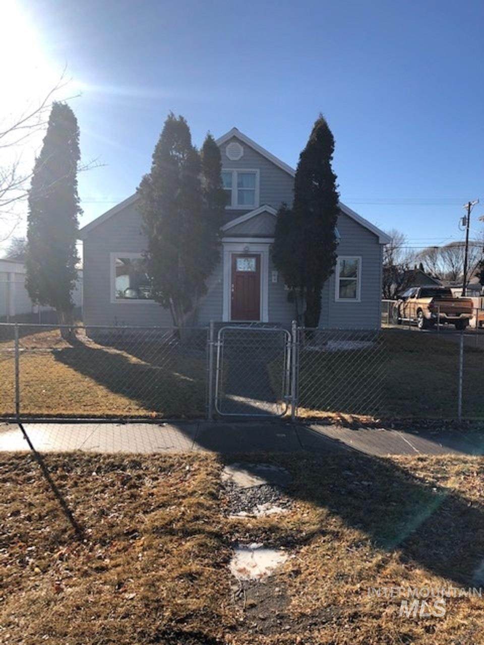 709 4th Street - Photo 1