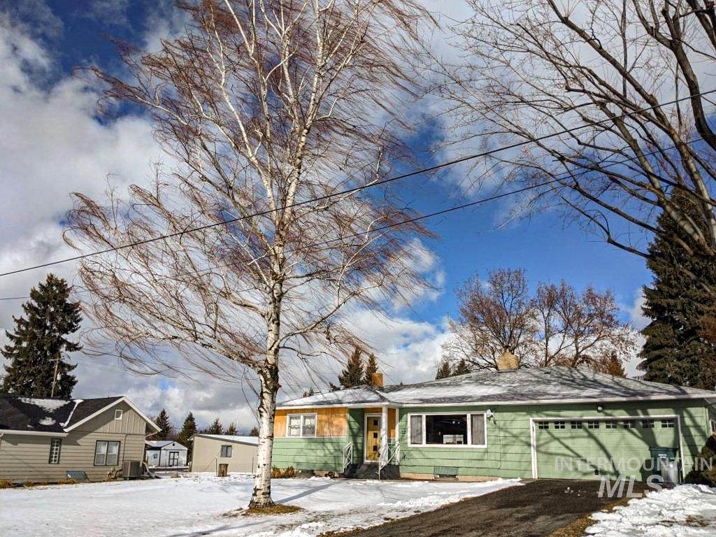 608 Villard - Photo 1