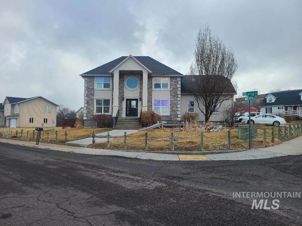 1620 Calico Circle - Photo 1