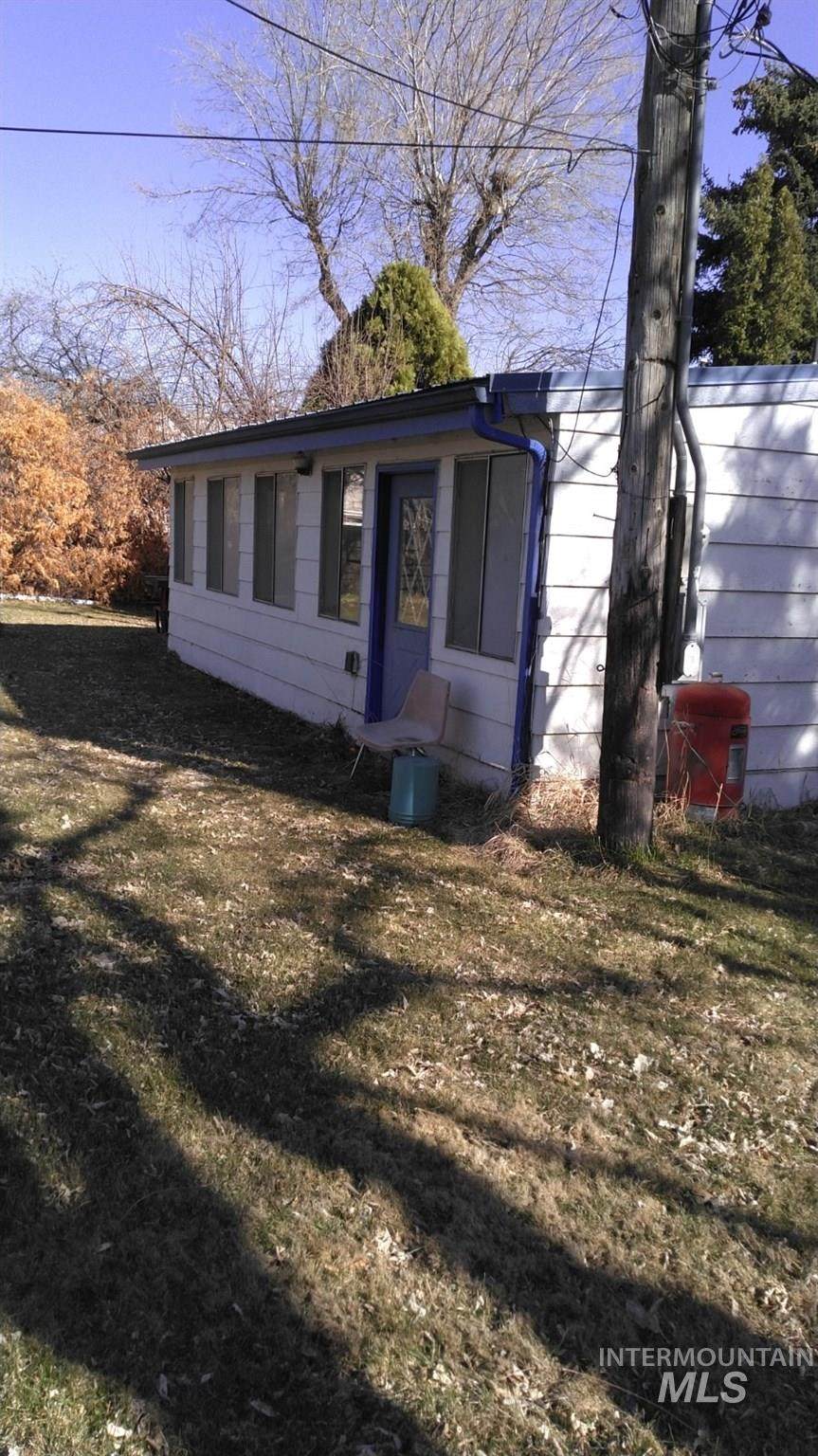 512 D Ave West - Photo 1