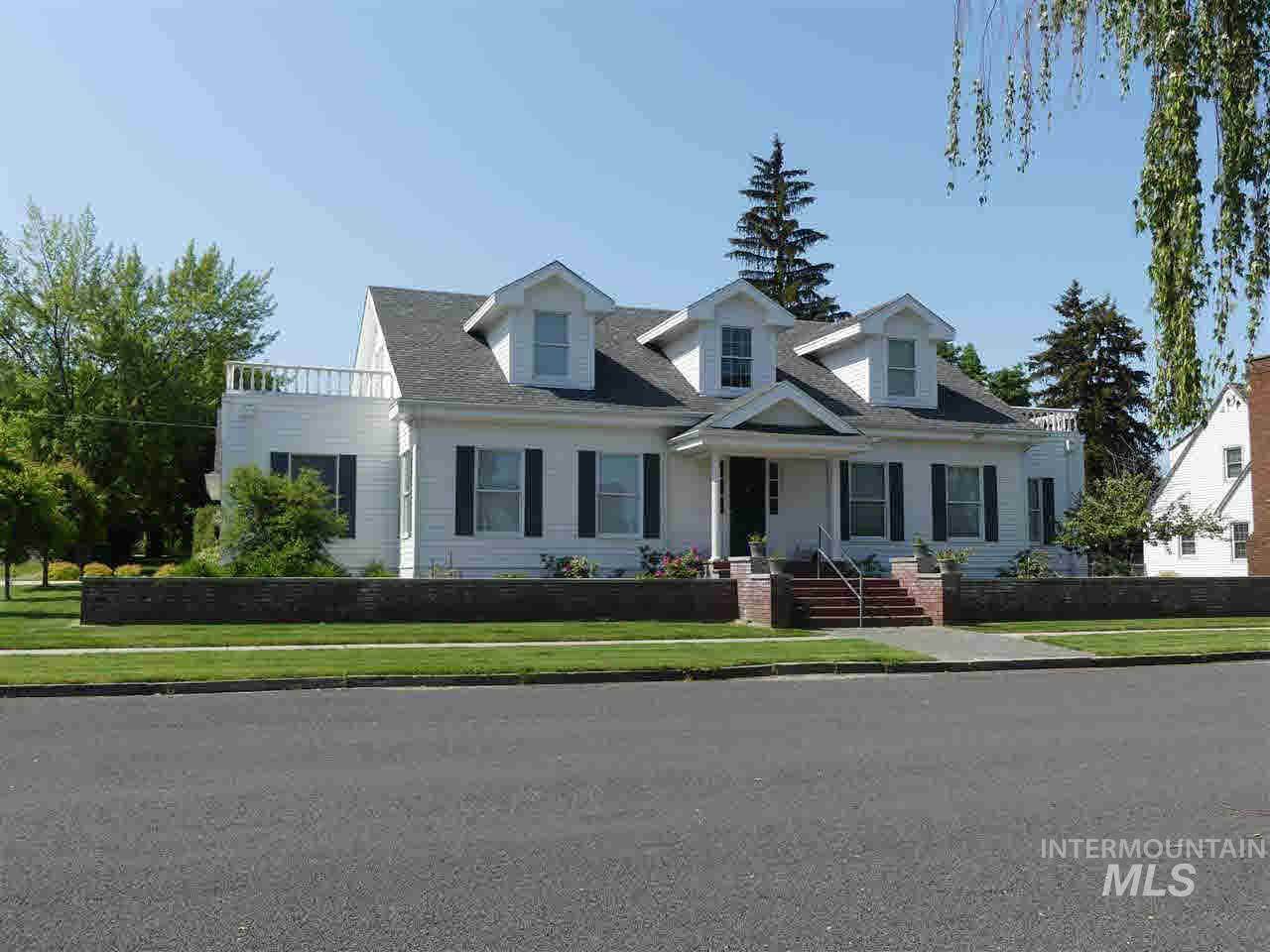 404 Hall - Photo 1