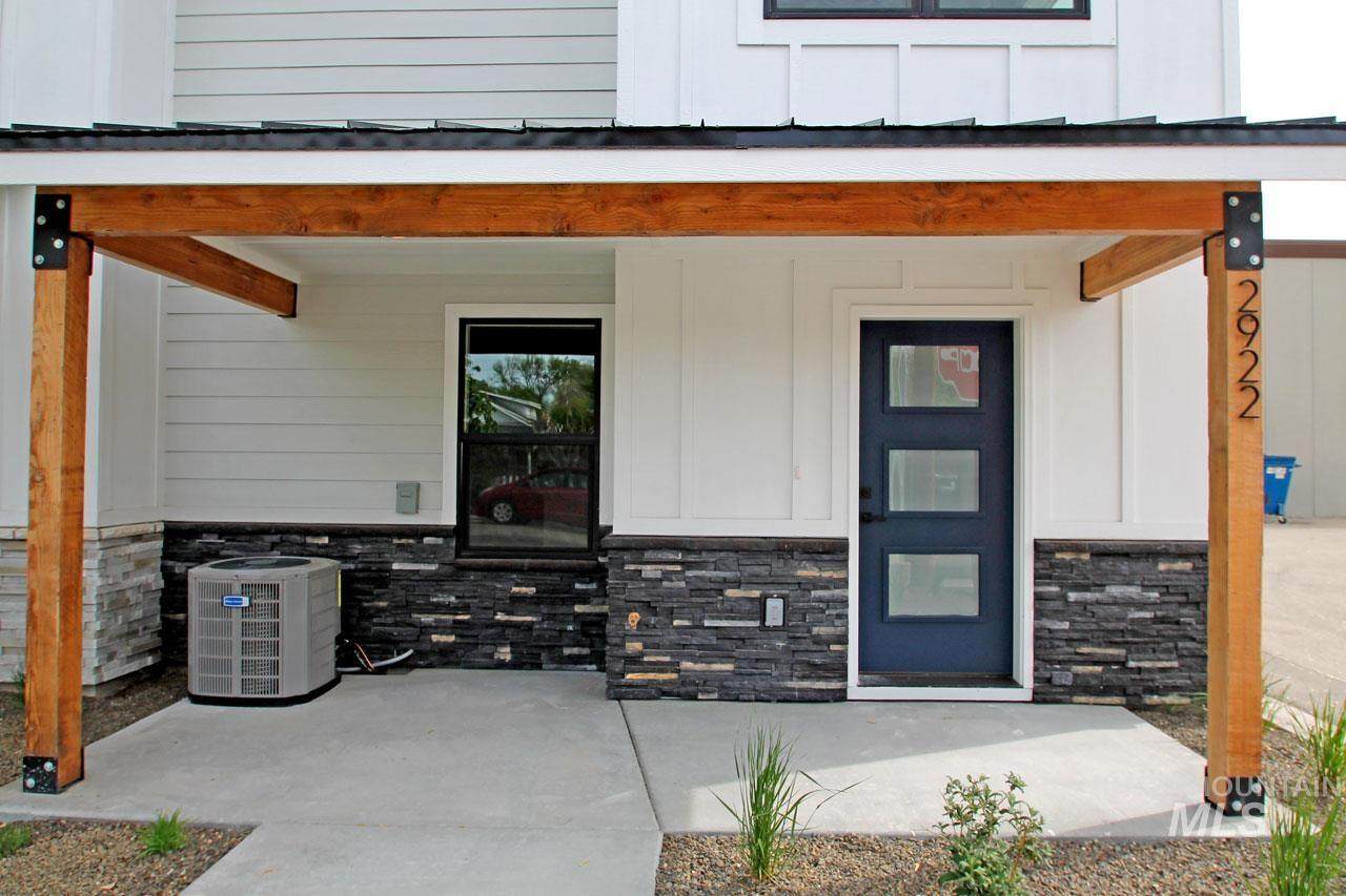 2922 Davis - Photo 1