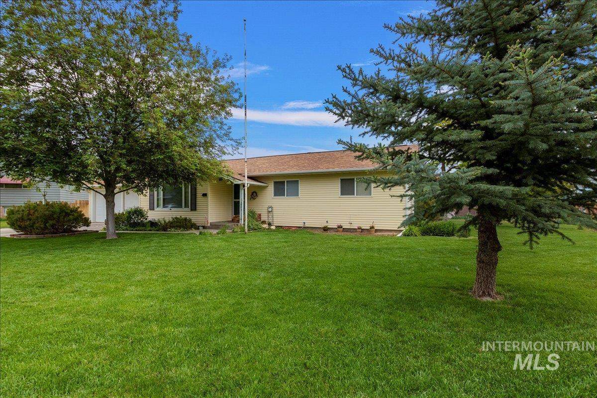 451 Rosewood E - Photo 1